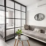 Innovative Cosy Intimate Studio In Ladadika