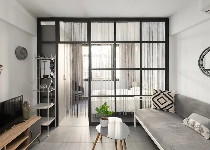 Innovative Cosy Intimate Studio In Ladadika